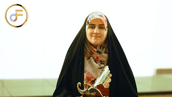 گفتگو با زهرا شفیعی خبرنگار خبرگزاری صدا و سیما و برگزیده هشتمین جشنواره مد و لباس فجر گفتگو با زهرا شفیعی خبرنگار خبرگزاری صدا و سیما و برگزیده هشتمین جشنواره مد و لباس فجر